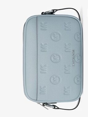 Michael Kors Jet Set Travel Lg Logo Debossed EW Camera Crossbody
Pale Ocean
NWT
